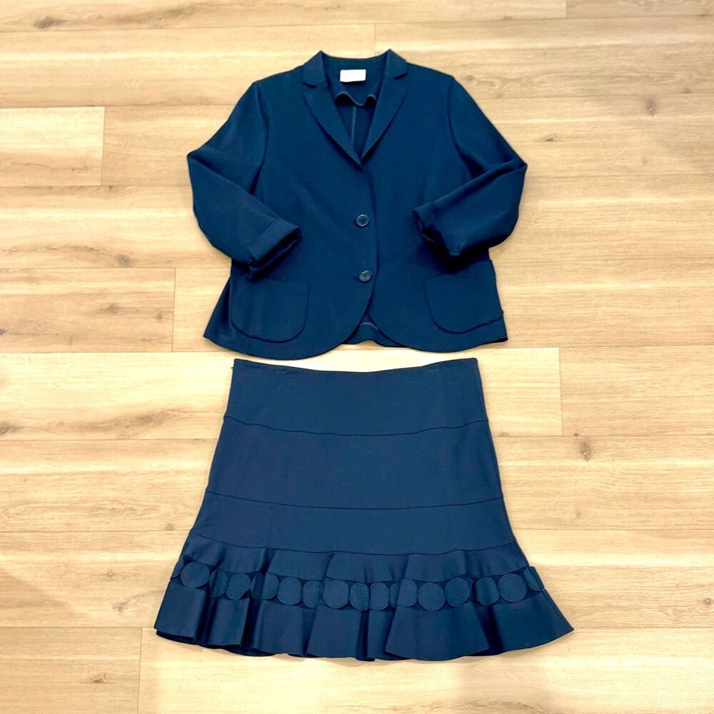 Akris Punto Skirt Suit Set in Navy Blue - Women's size 14